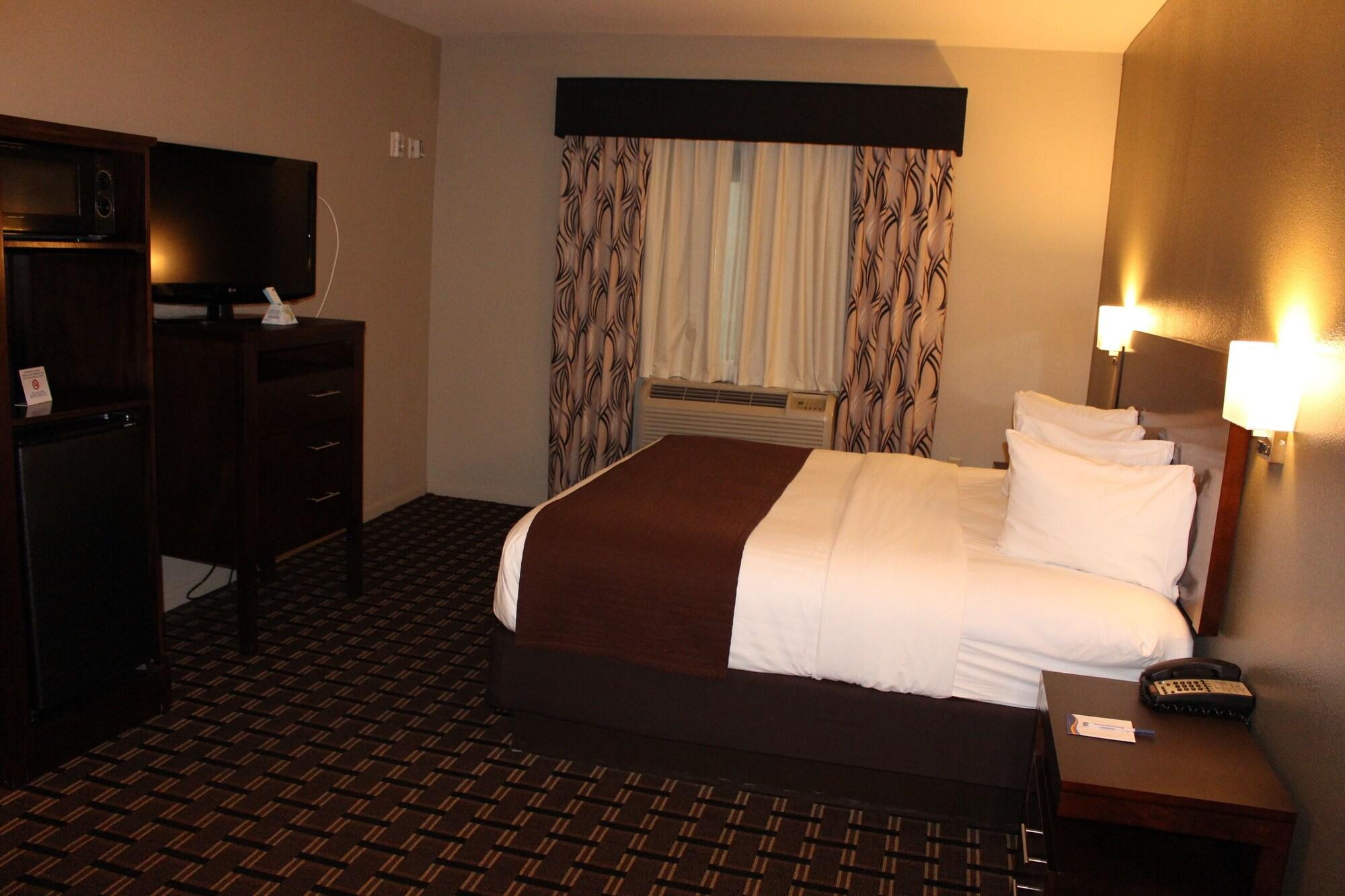 Hotel Baymont By Wyndham Columbus Exterior foto
