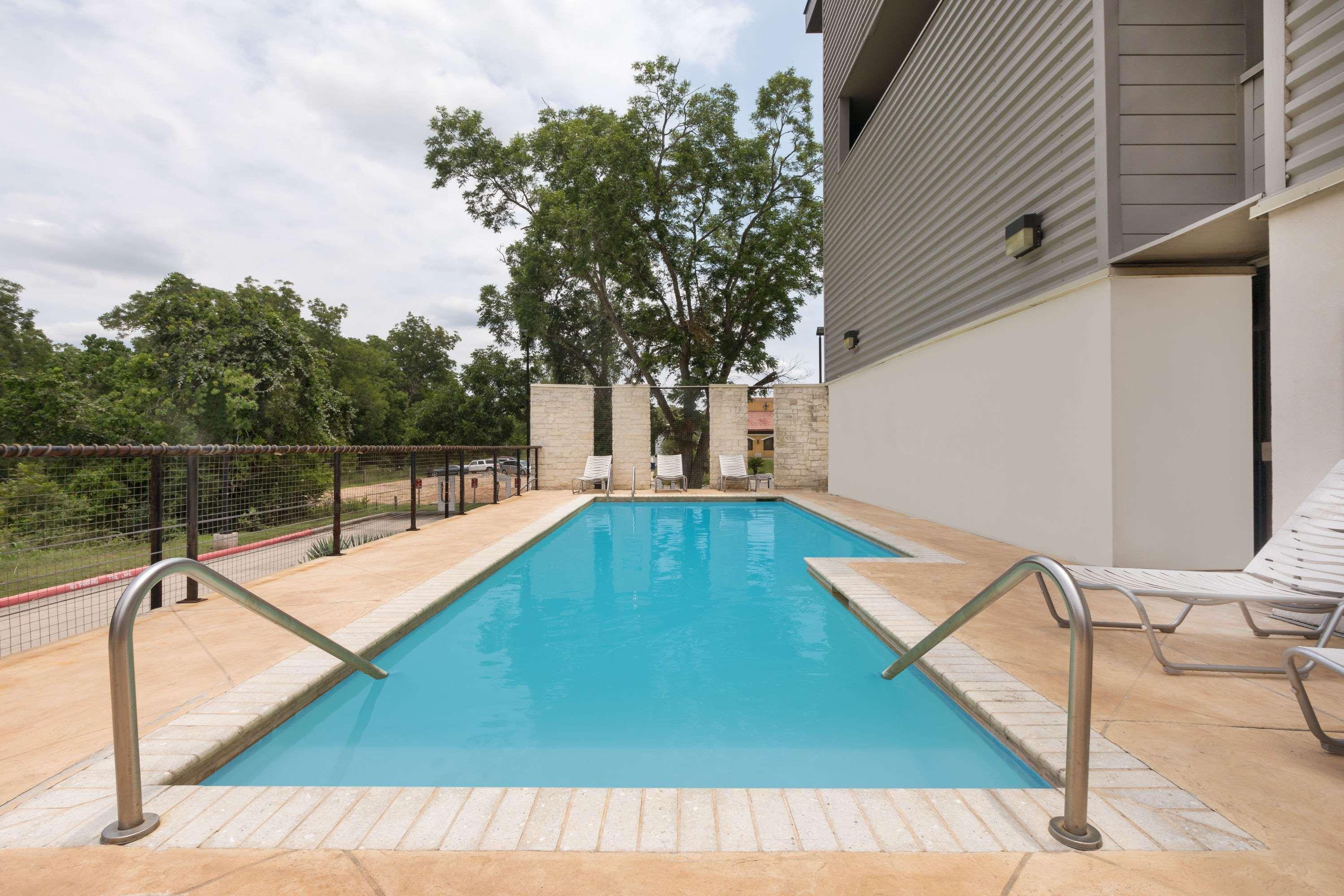 Hotel Baymont By Wyndham Columbus Exterior foto