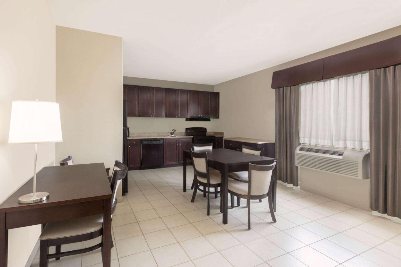 Hotel Baymont By Wyndham Columbus Exterior foto
