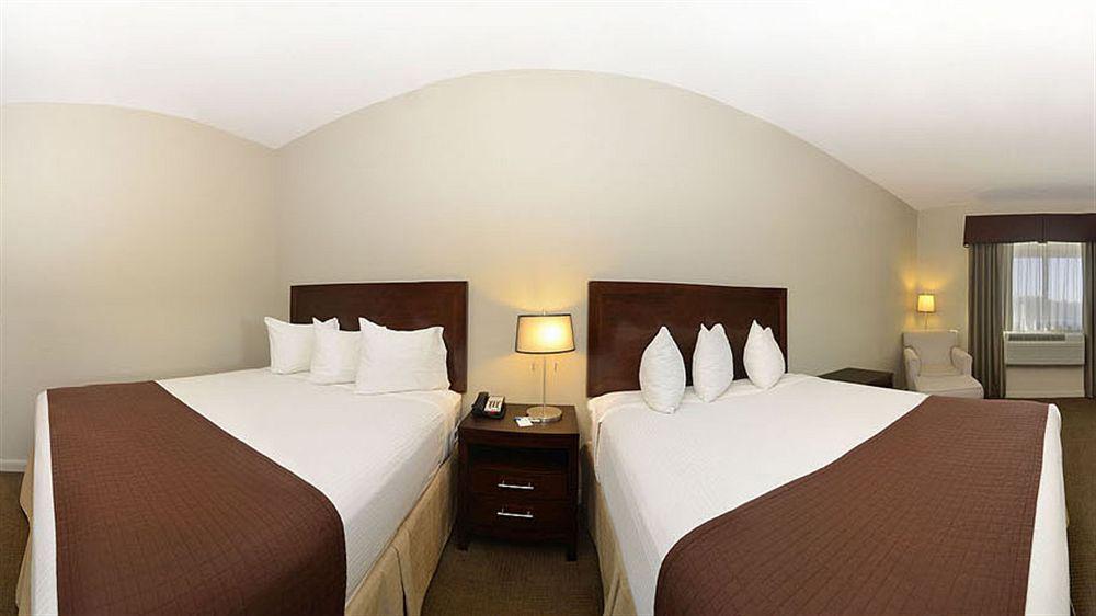 Hotel Baymont By Wyndham Columbus Exterior foto