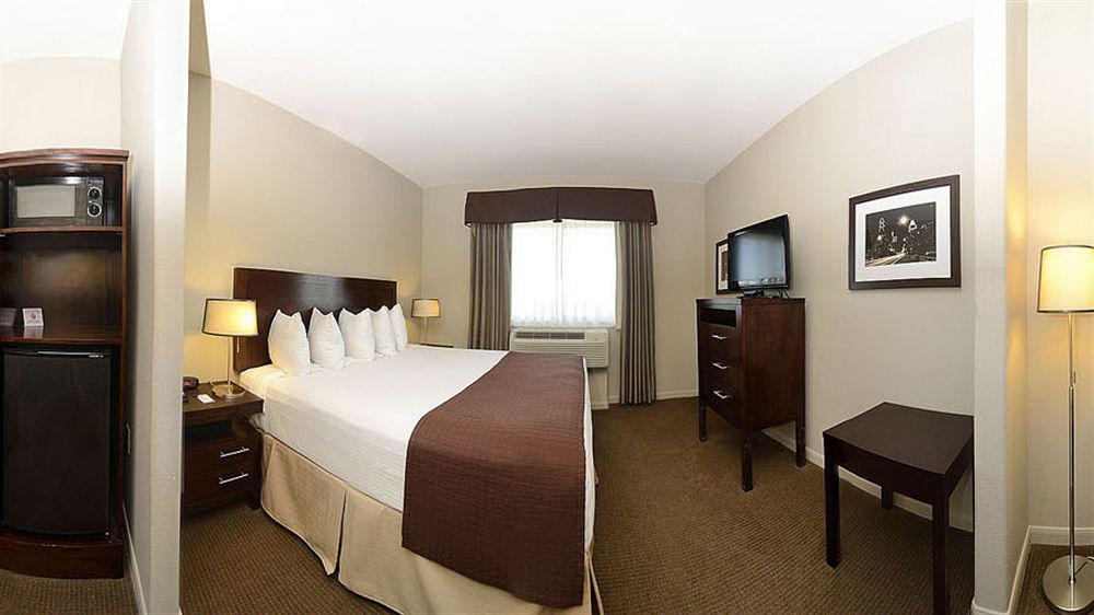 Hotel Baymont By Wyndham Columbus Exterior foto
